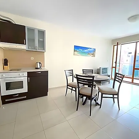 Marty's Beachfront נסבר