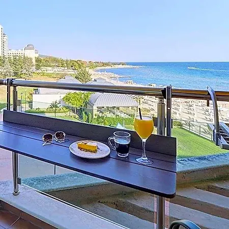 Marty's Beachfront נסבר