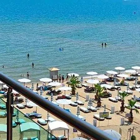 Marty's Beachfront מלון נסבר