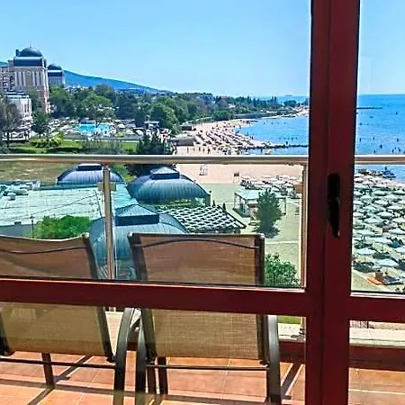 Marty's Beachfront נסבר