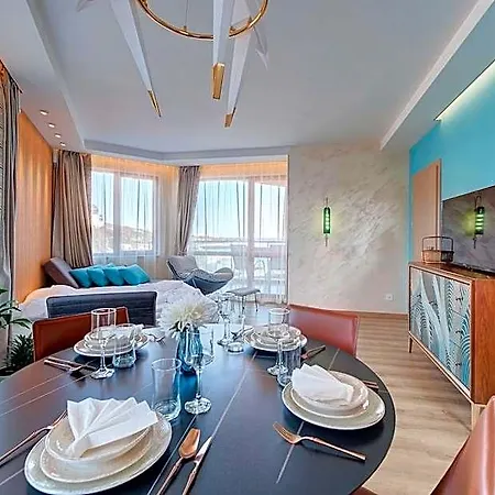 Marty's Beachfront מלון 5*