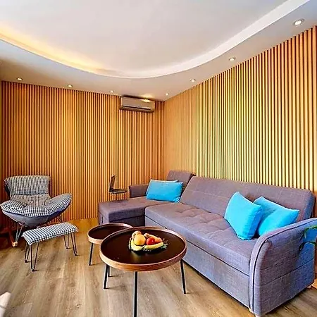 Marty's Beachfront מלון 5*