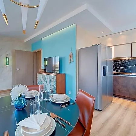 Marty's Beachfront מלון 5*