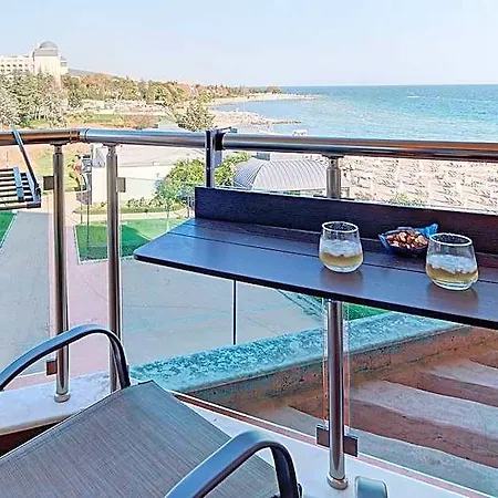 מלון Marty's Beachfront