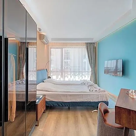 Marty's Beachfront מלון 5*