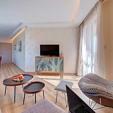 Marty's Beachfront מלון נסבר