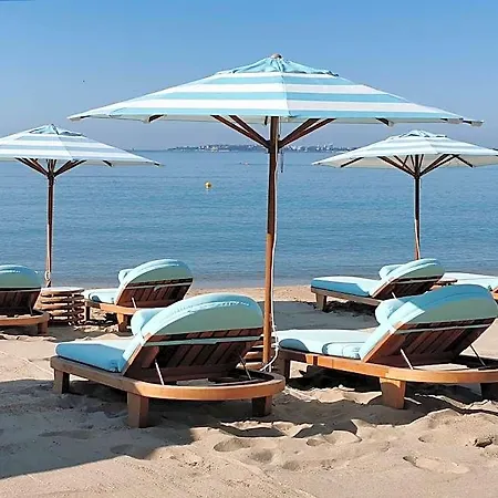מלון Marty's Beachfront
