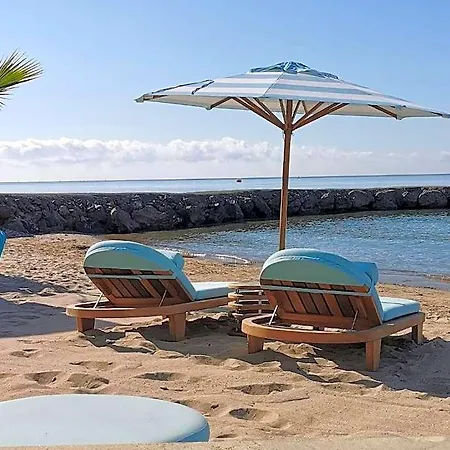Marty's Beachfront נסבר