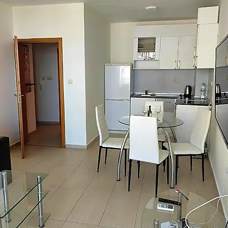 Marty's Beachfront מלון 5*